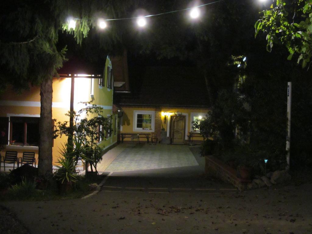 Appartement Weingut Schoberhof Бад Глайхенберг Стая снимка